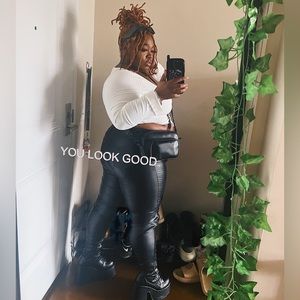 Meet your Posher, Donyah